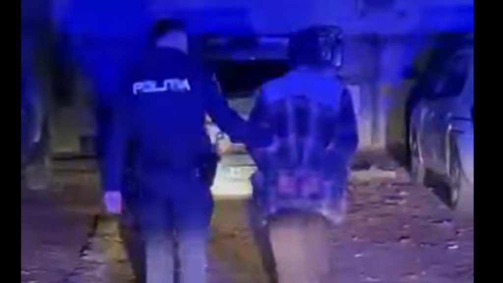 A injunghiat un barbat pe strada Politia la retinut