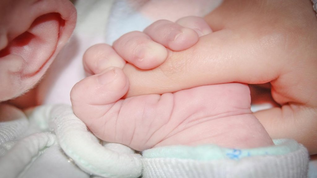 Ancheta in Gorj Bebelas mort la 17 ore dupa nastere