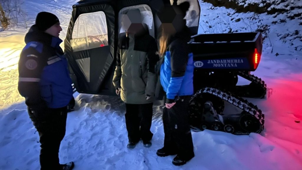Doua turiste ratacite spre Poiana Brasov salvate de jandarmi