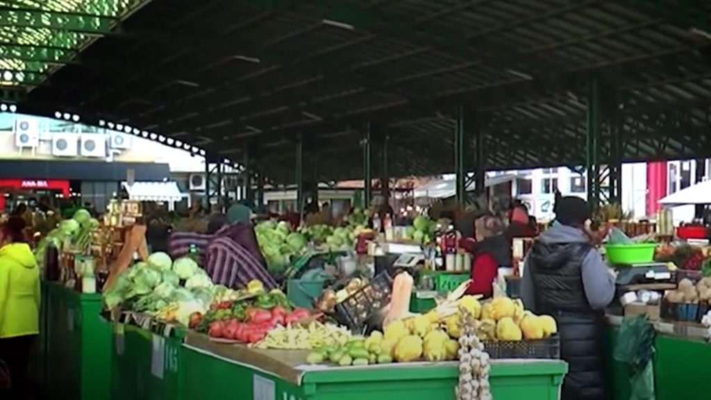 Agricultorii romani muncesc mult pentru produse vandute ieftin VIDEO
