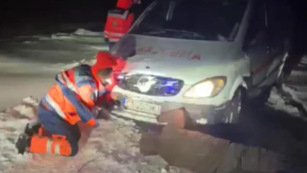 Ambulanta blocata in zapada in Constanta pacient decedat
