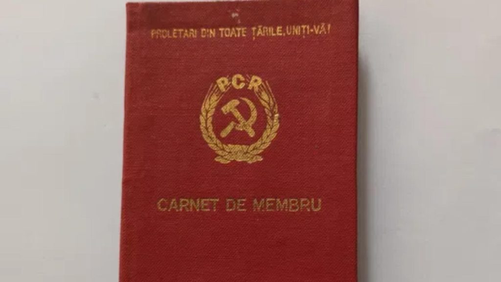 Ct vand romanii carnetele de partid inainte de Revolutie
