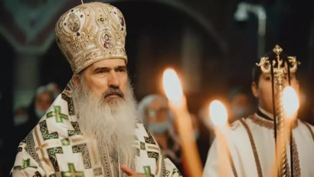 IPS Teodosie cere canonizarea unor preoti cu trecut legionar Sa fim si noi partasi la sfintenie
