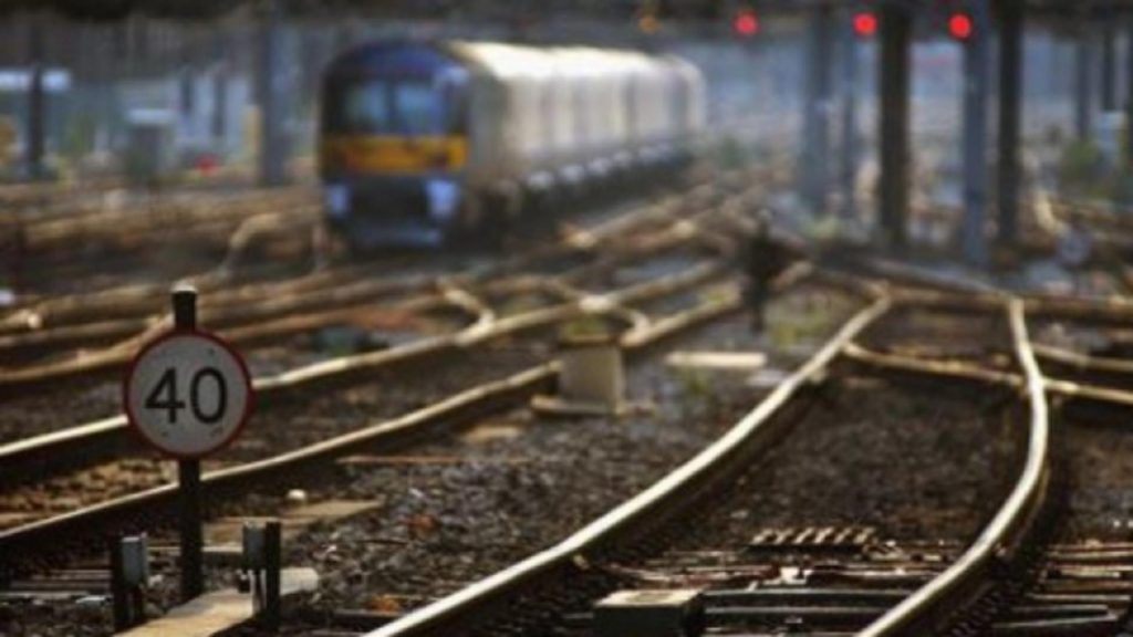 Incident ireal pe calea ferata tren Brasov Bucuresti greseste drumul spre Buzau