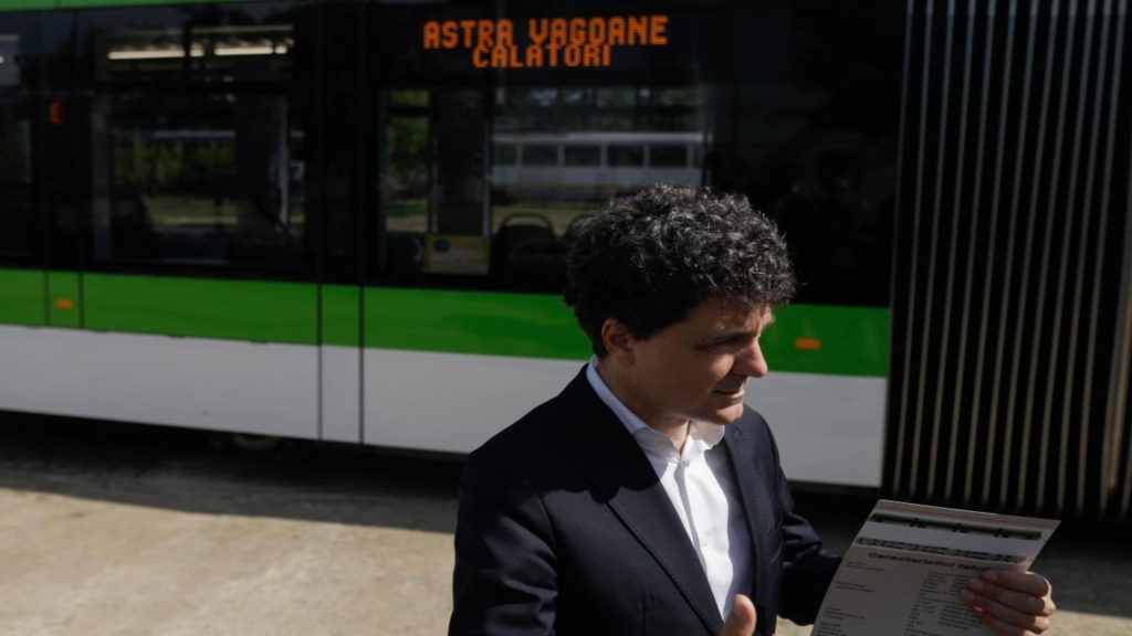 Riscul unui faliment iminent STB pune autobuzele gaj pentru datoriile la ANAF Dupa ce a distrus compania Nicusor Dan primar cu zero realizari vizeaza Cotroceniul