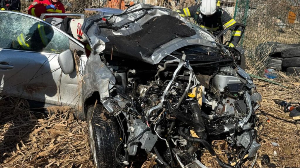 Accident grav la Piatra Neamt Masina in flacari starea soferului