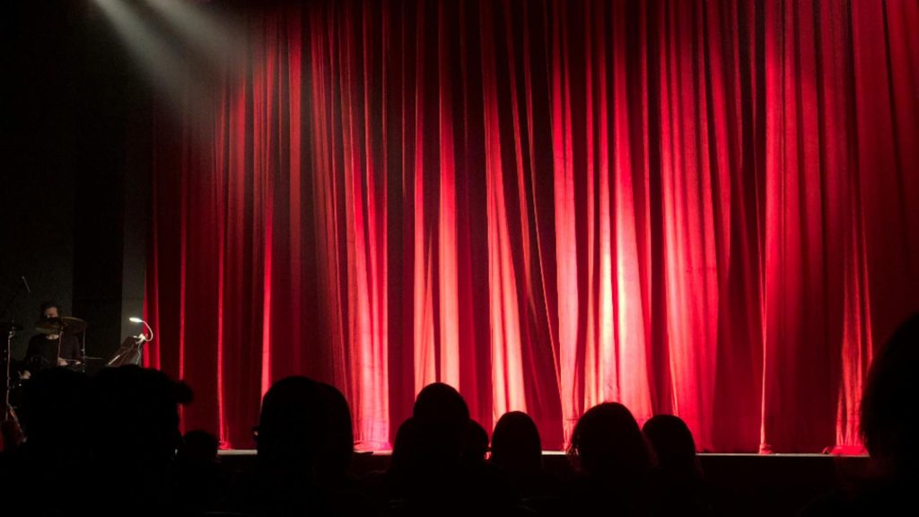 Blasfemie in post la Teatrul National Scandal cereri de demiteri