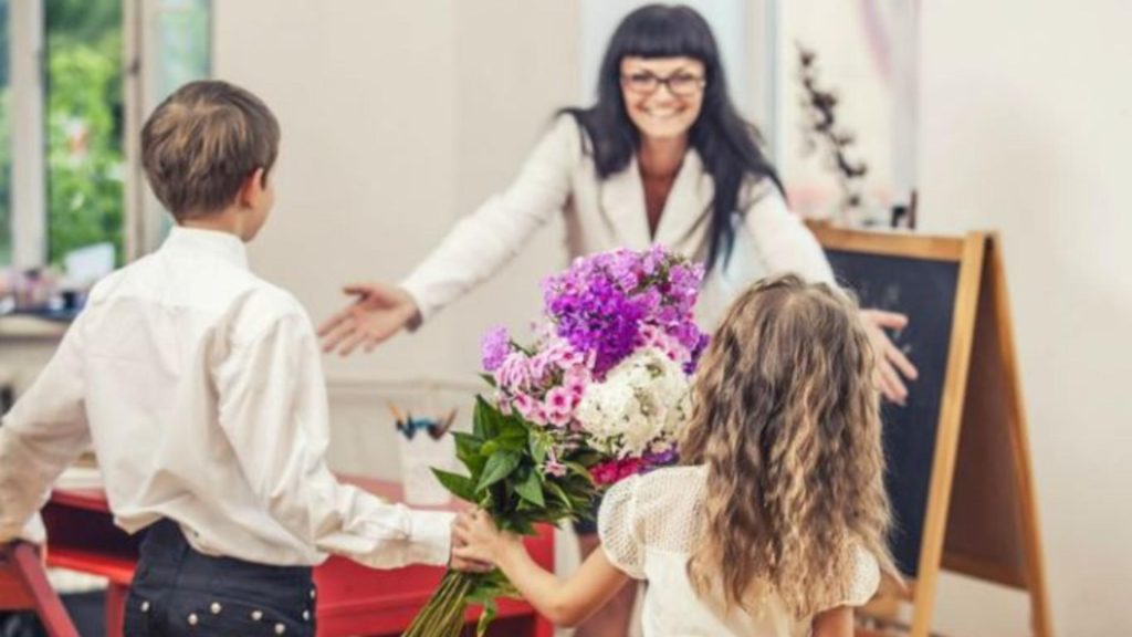 Cadourile scumpe de 8 Martie sub atentia Ministerului Educatiei