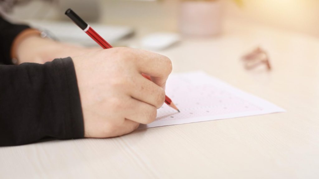 Emotii pentru elevii de clasa a XII a Simularea Bac ului incepe