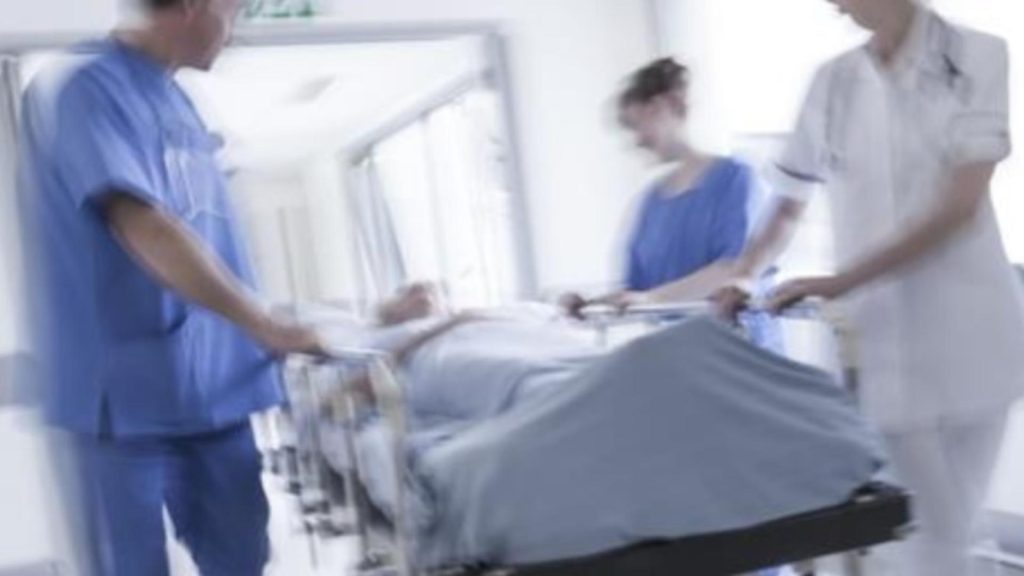 Justitie romaneasca Asistent reangajat dupa agresarea unui pacient