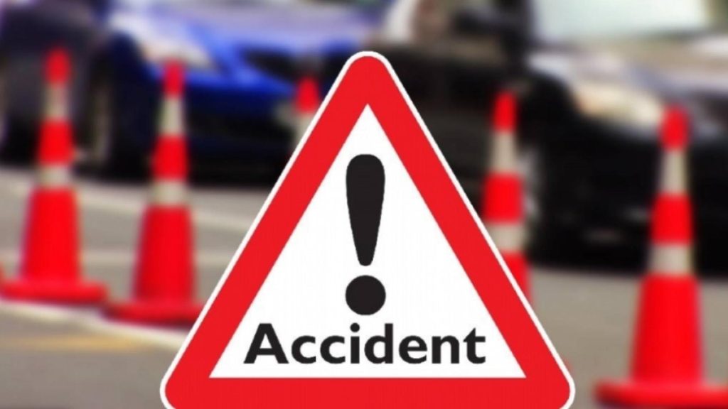 Microbuz implicat in accident 8 persoane asistate medical