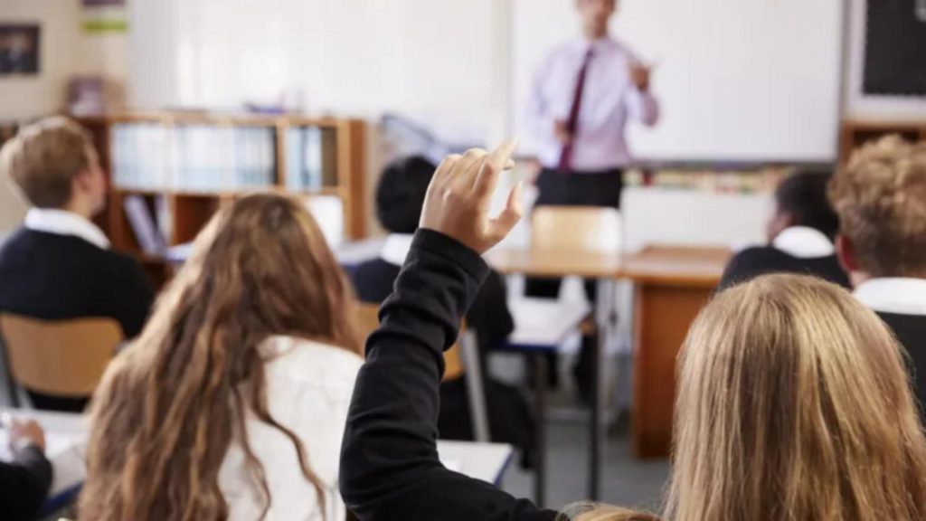 Noi materii pentru elevi Educatie financiara despre frauda bancara