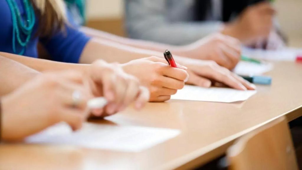 Alerta la o scoala din Bistrita profesoara in soc anafilactic