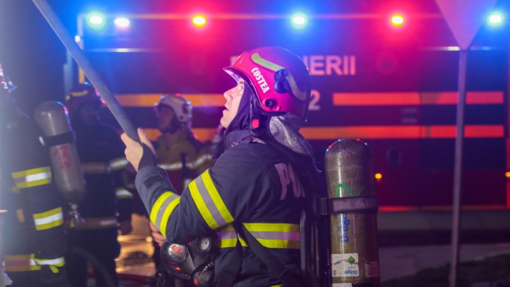 Doua femei la spital dupa incendiu in Titu