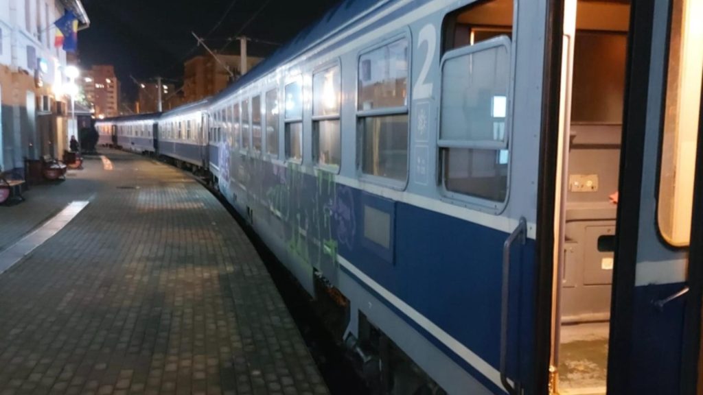 Incident feroviar grav doua trenuri s au intalnit frontal