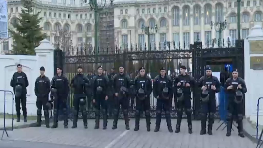 Mii de politisti vor asigura ordinea publica de Inviere