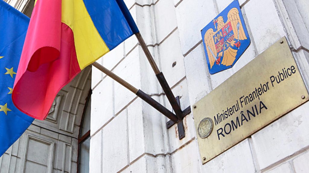 O fosta inculpata numita secretar general la Finante Femeia acuzata ca a primit spaga o masina si o geanta de lux