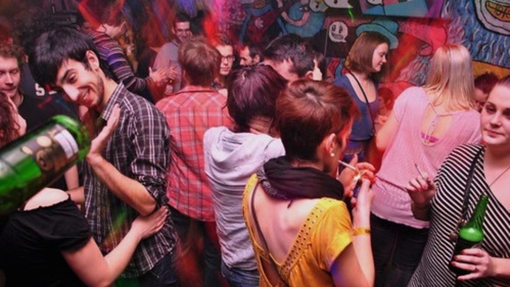 Romanii zgomotosi vor plati amenzi mult mai mari
