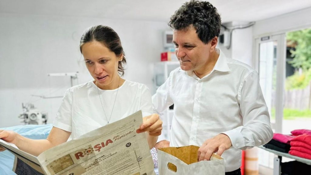 Nicussor Dan si familia la atelier de lana merinos