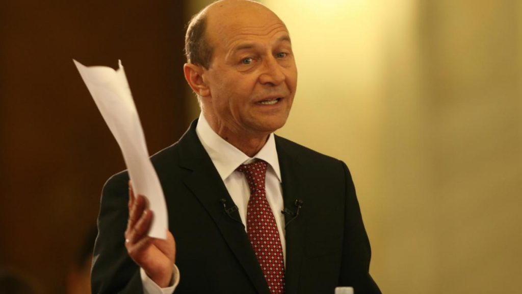 Traian Basescu a primit un apartament de la guvern