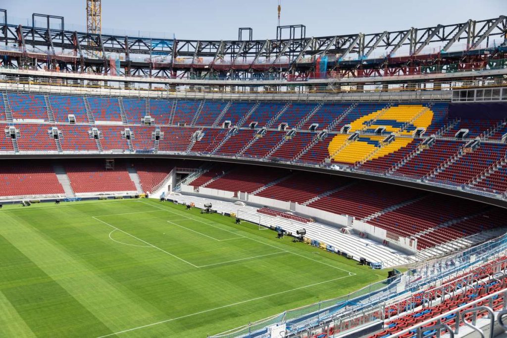 Dezamagire la Barcelona Meci pe un stadion mic