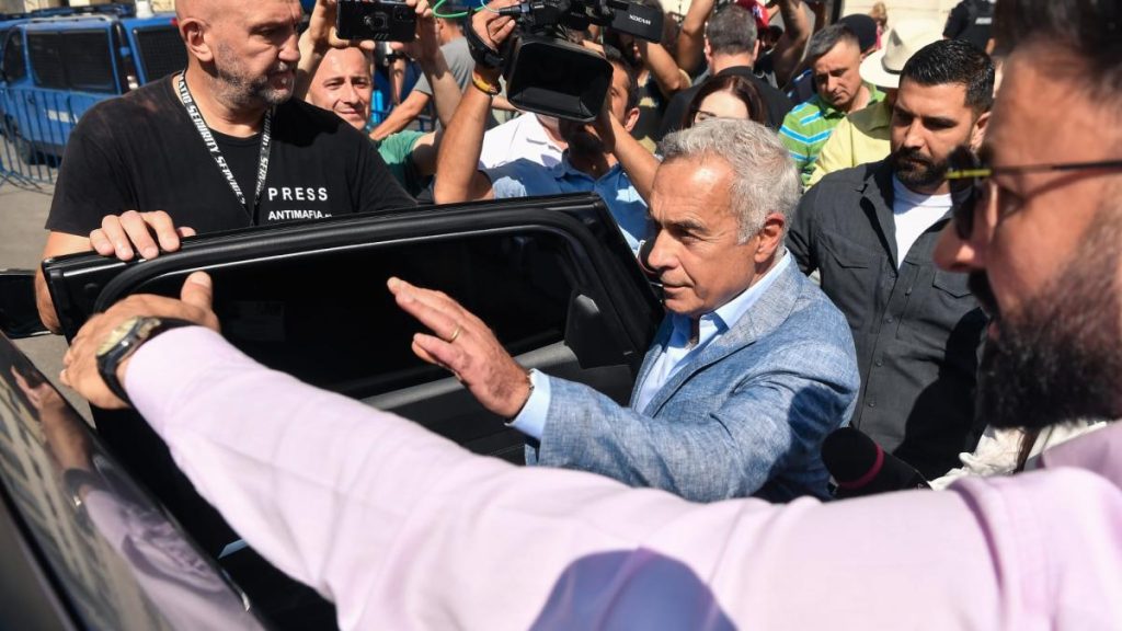 Din ce traieste Calin Georgescu Fara venituri cu bodyguarzi