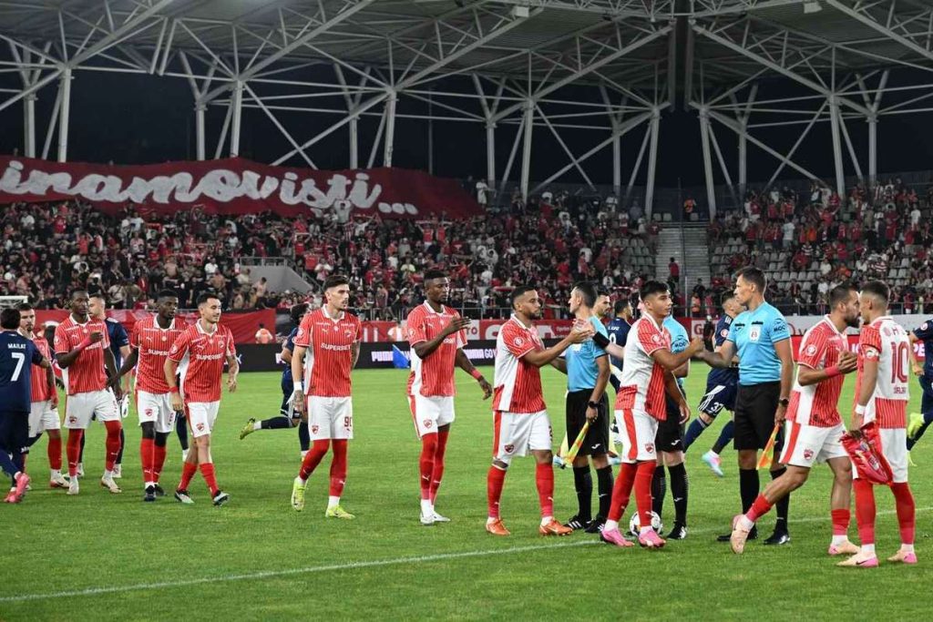 Dinamo castiga dar fanii nu vin la stadion