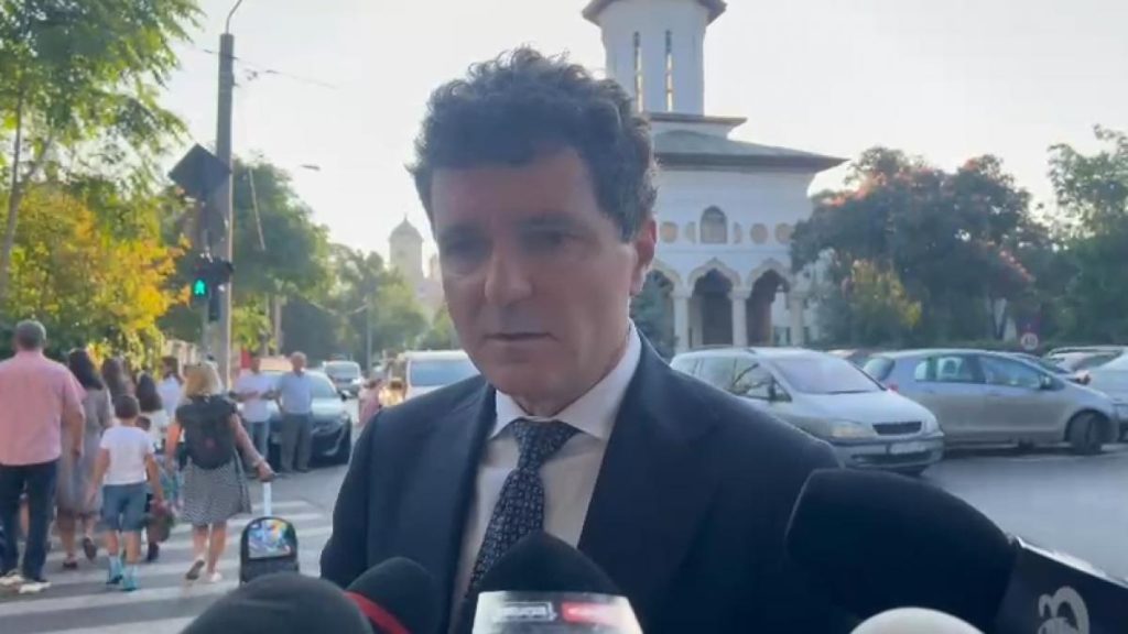 Nicuseor Dan a dus fetita la scoala