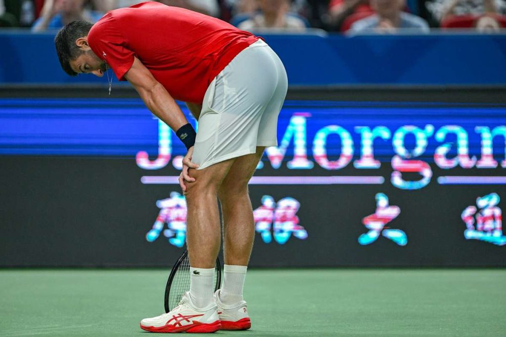 Djokovic testat de conditiile greu de suportat din Shanghai