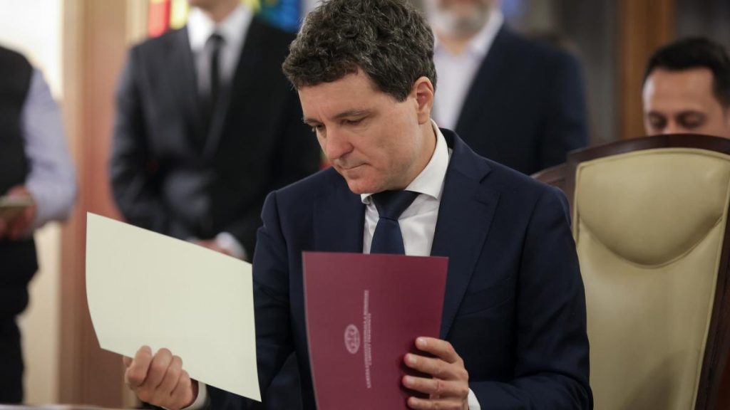 CCR îi dă dreptate lui Nicușor Dan: Legea e neconstituțională CCR ii da dreptate lui Nicusor Dan Legea e neconstitutionala