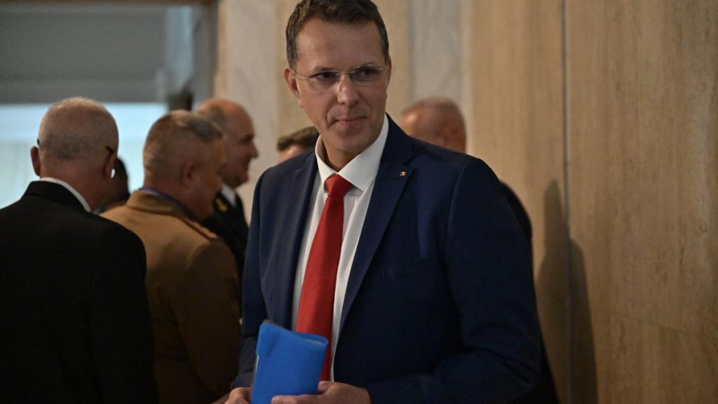 Ionuț Moșteanu a demisionat. Ministrul Apărării, acuzat de fals. Ionut Mosteanul a demisionat Ministrul Apararii acuzat de fals