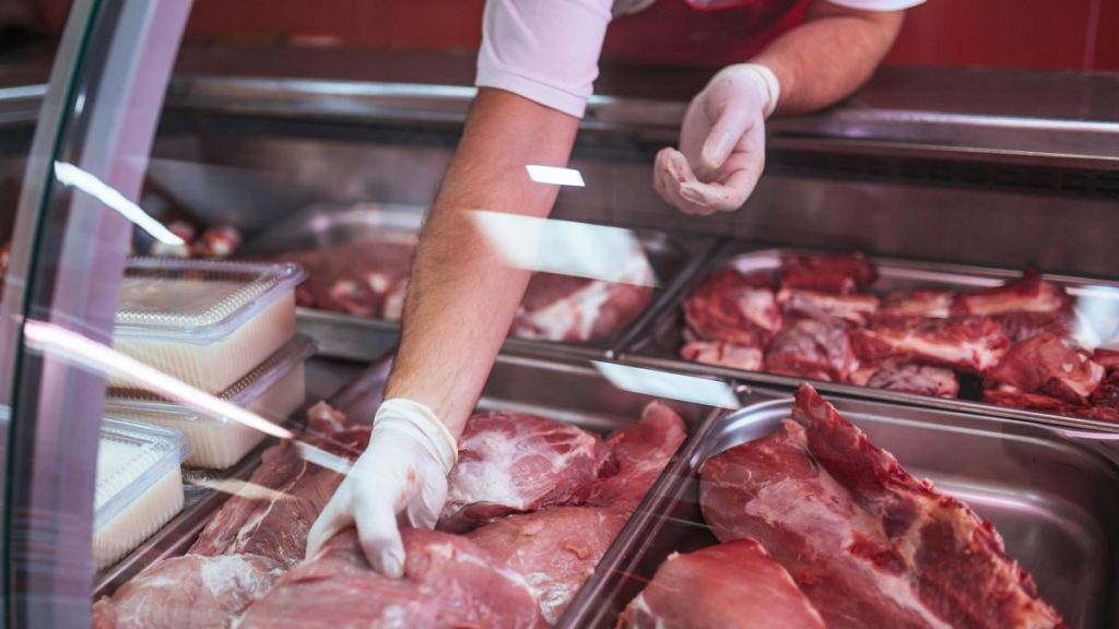 Ministrul Agriculturii dorește controlul loturilor de carne de porc. Ministrul Agriculturiidoreste controlul loturilor de carne de porc