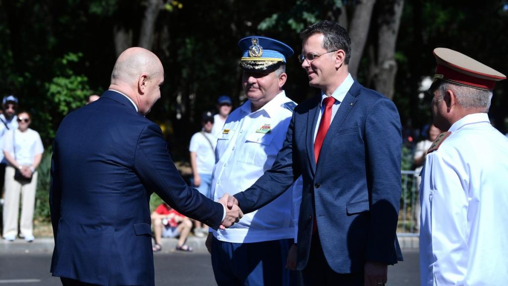 Premierul Ilie Bolojan, după demisia lui Moșteanu: „Îi mulțumesc” Premierul Ilie Bolojan dupa demisia lui Mosteanu Ii multumesc
