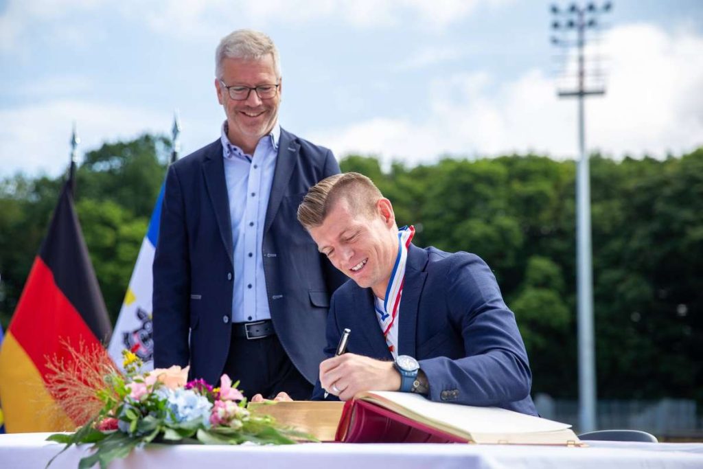 Toni Kroos va primi cea mai importantă medalie din Germania Toni Kroos va primi cea mai importanta medalie din Germania