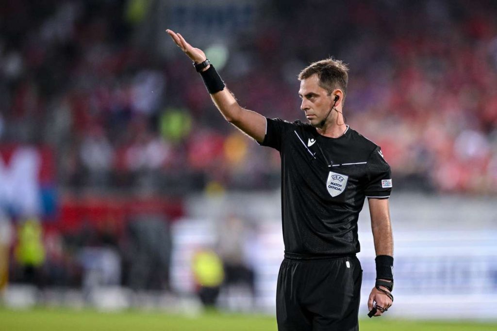 Arbitru din Georgia la meciul AEK Atena Arbitru din Georgia la meciul AEK Atena
