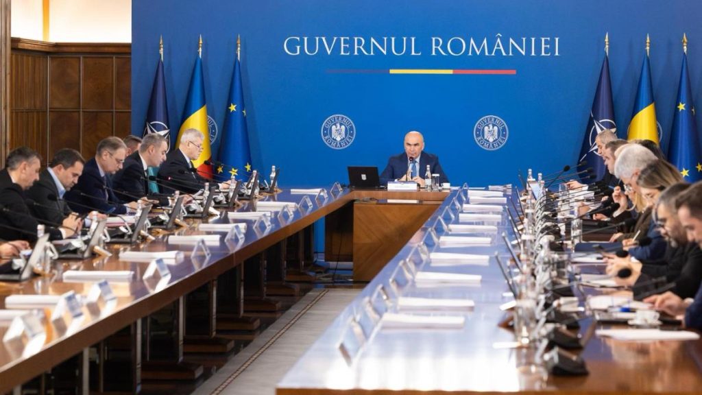 Guvernul pregateste ordonanta trenulet salariile si pensiile inghetate