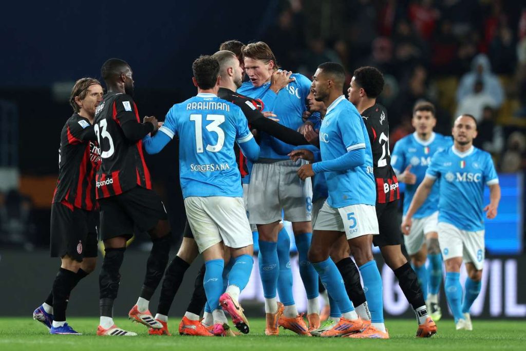 Napoli învinge AC Milan și ajunge în finala Supercupei! Napoli invinge AC Milan si ajunge in finala Supercupei
