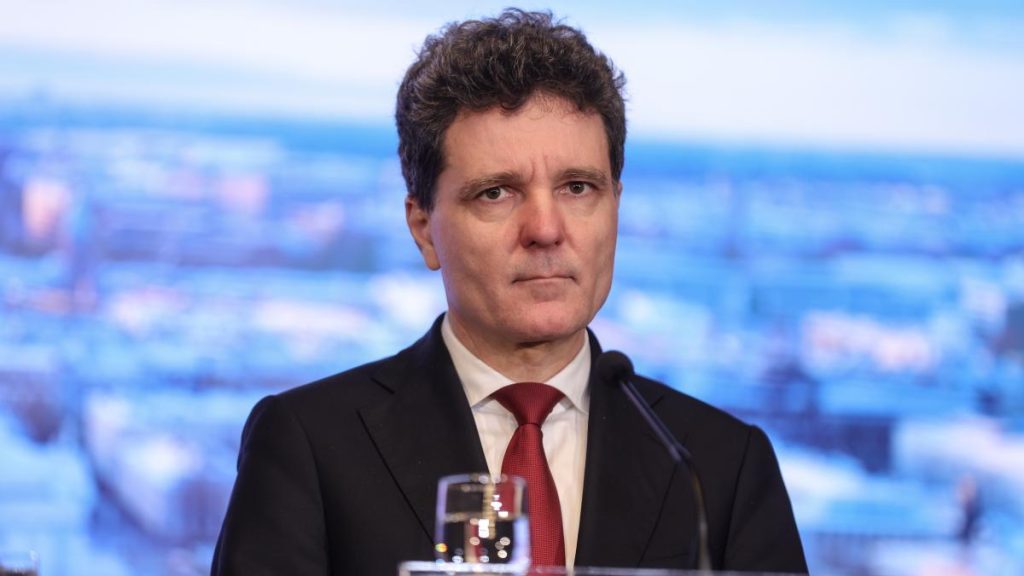 Nicușor Dan criticizează Coaliția: „Partidele se atacă, Opoziția tace” Nicusor Dan criticaeaza Coalitia Partidele se ataca Opozitia tace