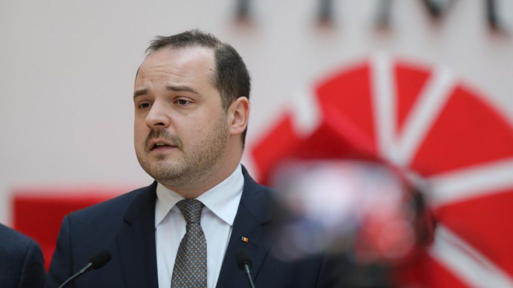 Rogobete liniștește clienții salonului SPA despre lepră Rogobete linisteste clientii salonului SPA despre lepra