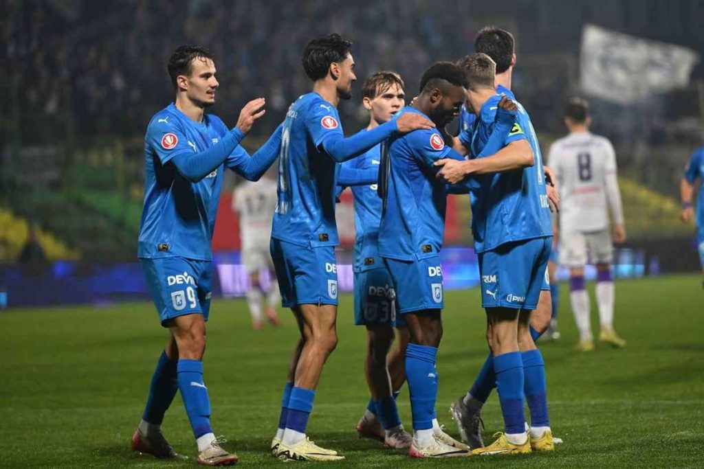 VIDEO Liderul Superligii s a schimbat 5 goluri in meciul recent