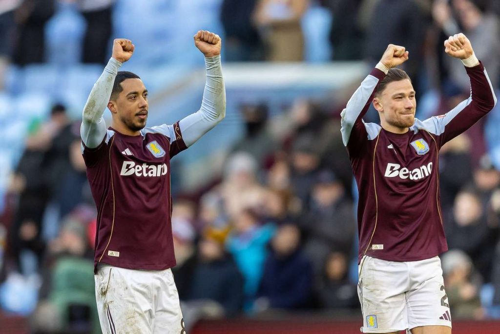 Aston Villa revine în lupta pentru titlu Aston Villa revine in lupta pentru titlu
