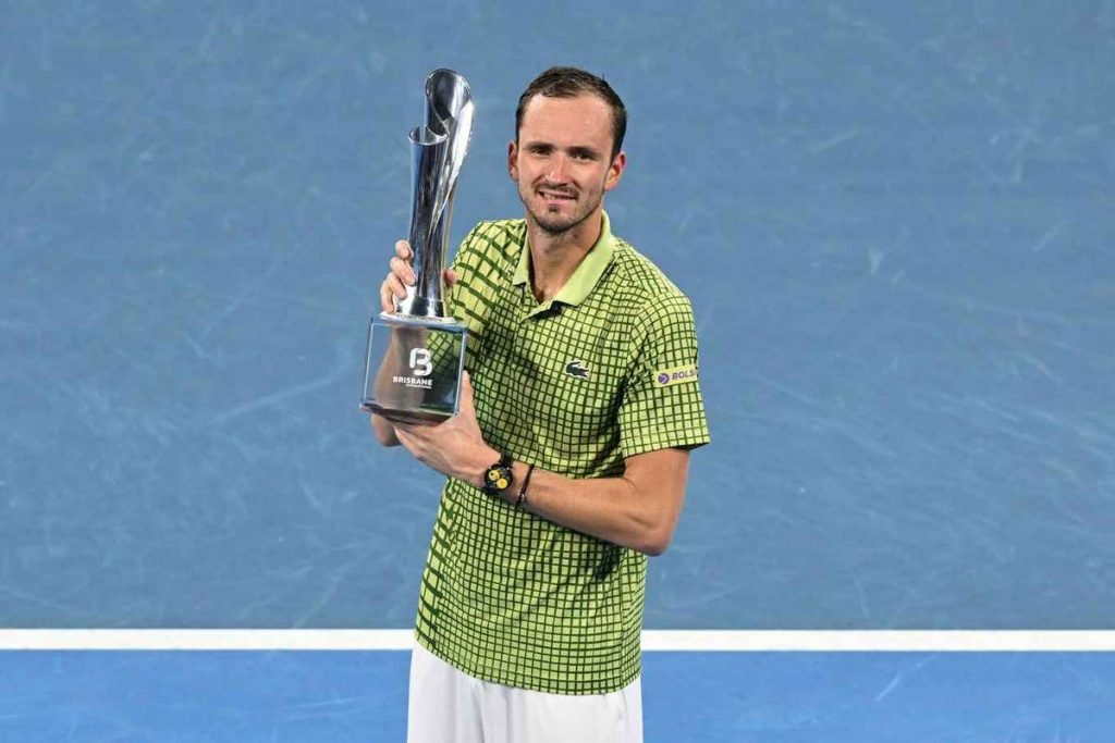 Daniil Medvedev se pregătește pentru Australian Open cu trofeul de la Brisbane Daniil Medvedev se pregateste pentru Australian Open cu trofeul de la Brisbane