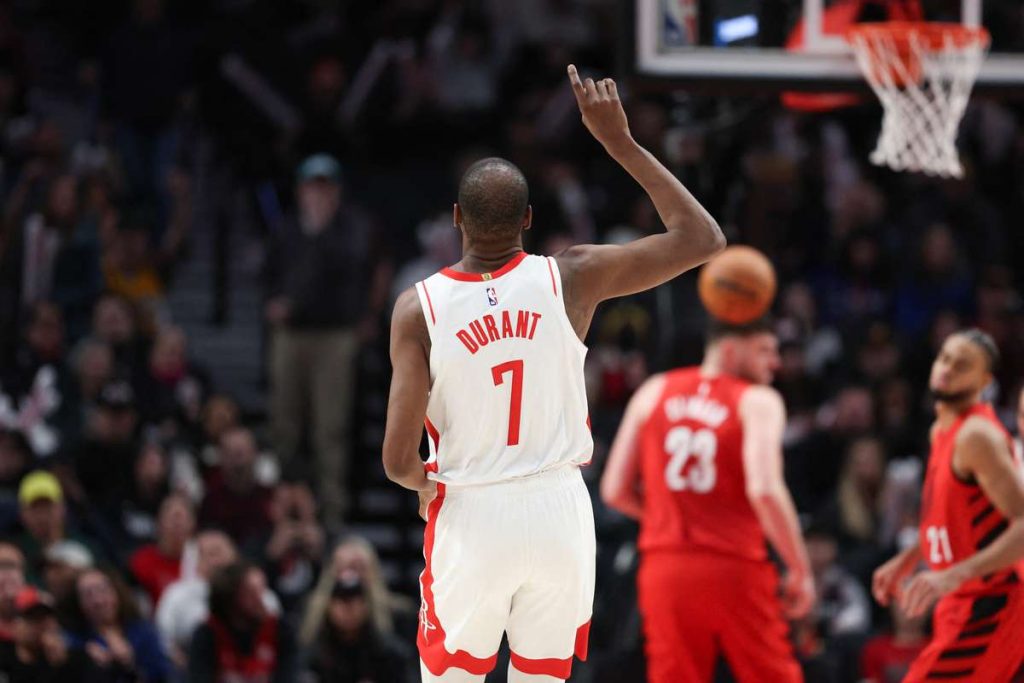 NBA Kevin Durant l a depasit pe Wilt Chamberlain
