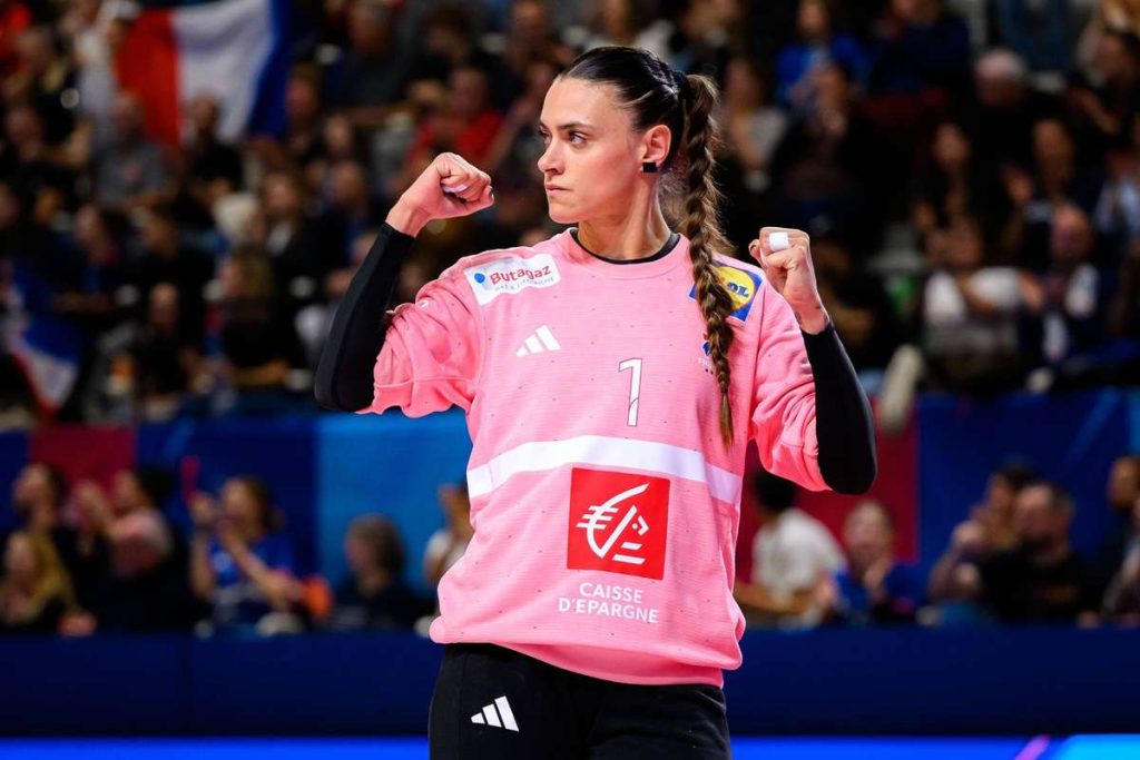 Portarul echipei naționale a Franței va evolua în România! A semnat cu o echipă din Liga Florilor. Portarul echipei nationale a Frantei va evolua in Romania A semnat cu o echipa din Liga Florilor
