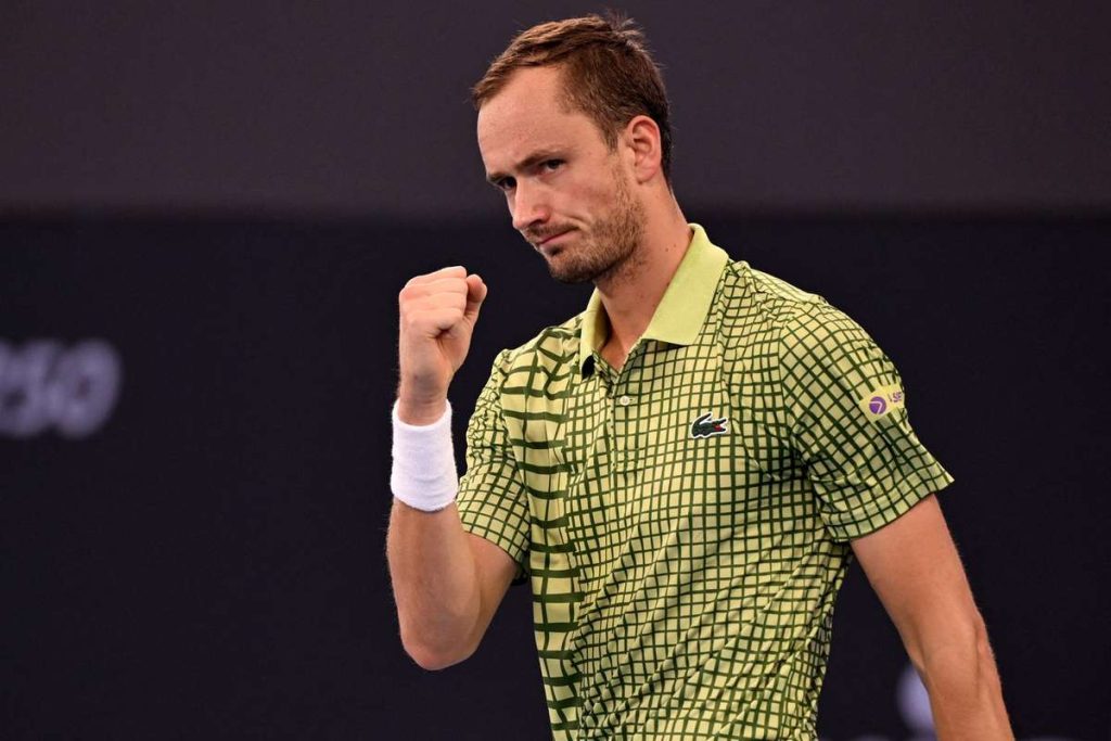 Tennis Tracker Medvedev castiga usor cu Tiafoe Pegula meci de aproape doua ore cu Kalinskaya