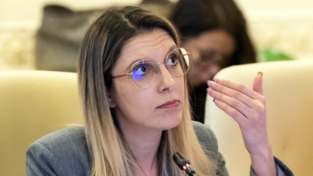 Agențiile de turism o critică pe „ministra TikTok” Buzoianu: „Este ușor să identifici ‘probleme’…” Agentile de turism o critica pe ministra TikTok Buzoianu este usor sa identifici probleme