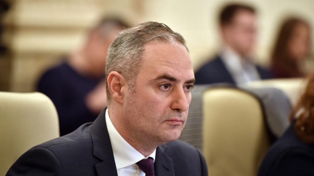 Alexandru Nazare nu sustine reducerea accizei la combustibili Nu garanteaza scaderea pretului