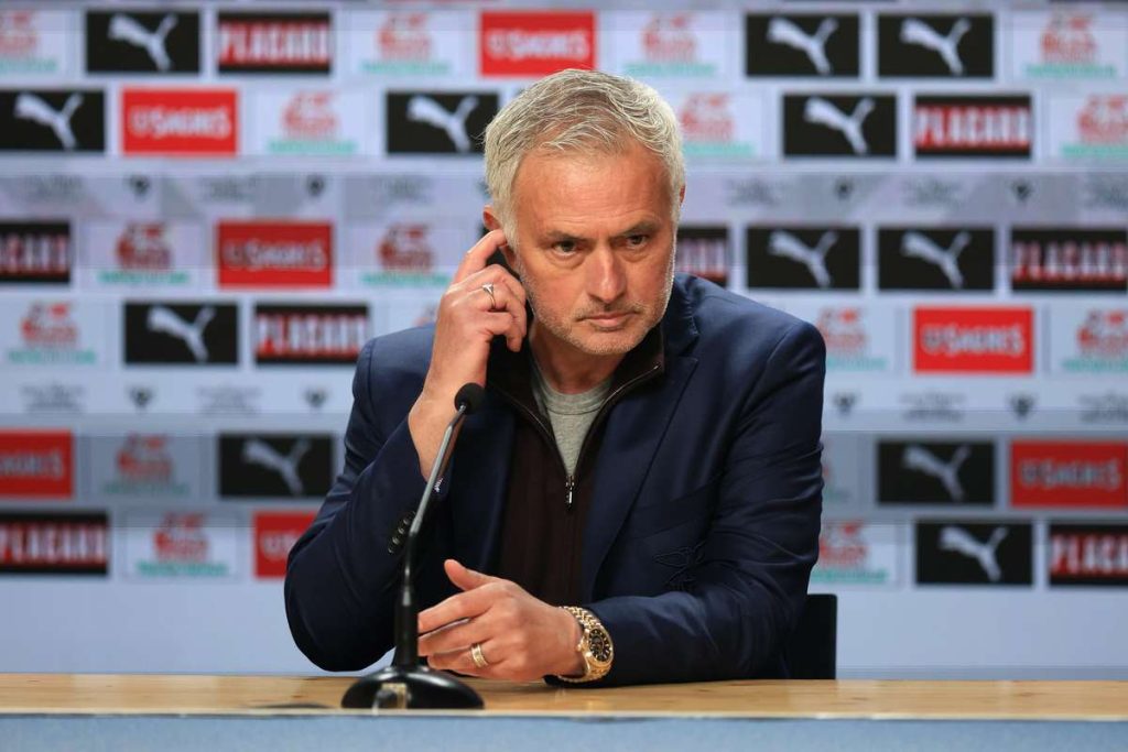 Benfica respinge afirmațiile lui Mourinho despre Ronaldo și Neymar: „O pură invenție” Benfica respinge afirmatiile lui Mourinho despre Ronaldo si Neymar O pura inventie