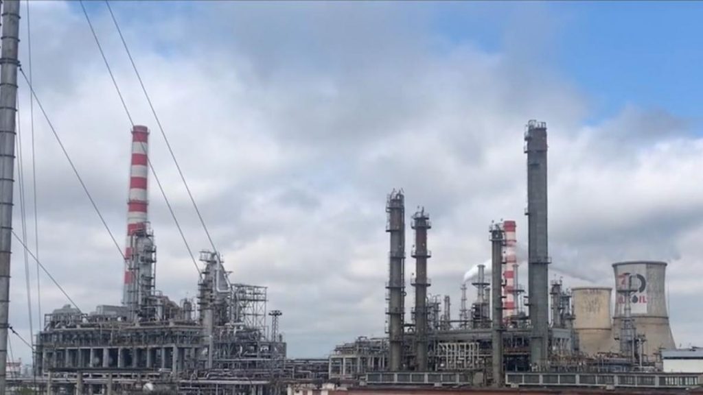 Bogdan Ivan anunta ca rafinaria Petrotel a celor de la Lukoil ar putea fi repusa in functiune pentru a