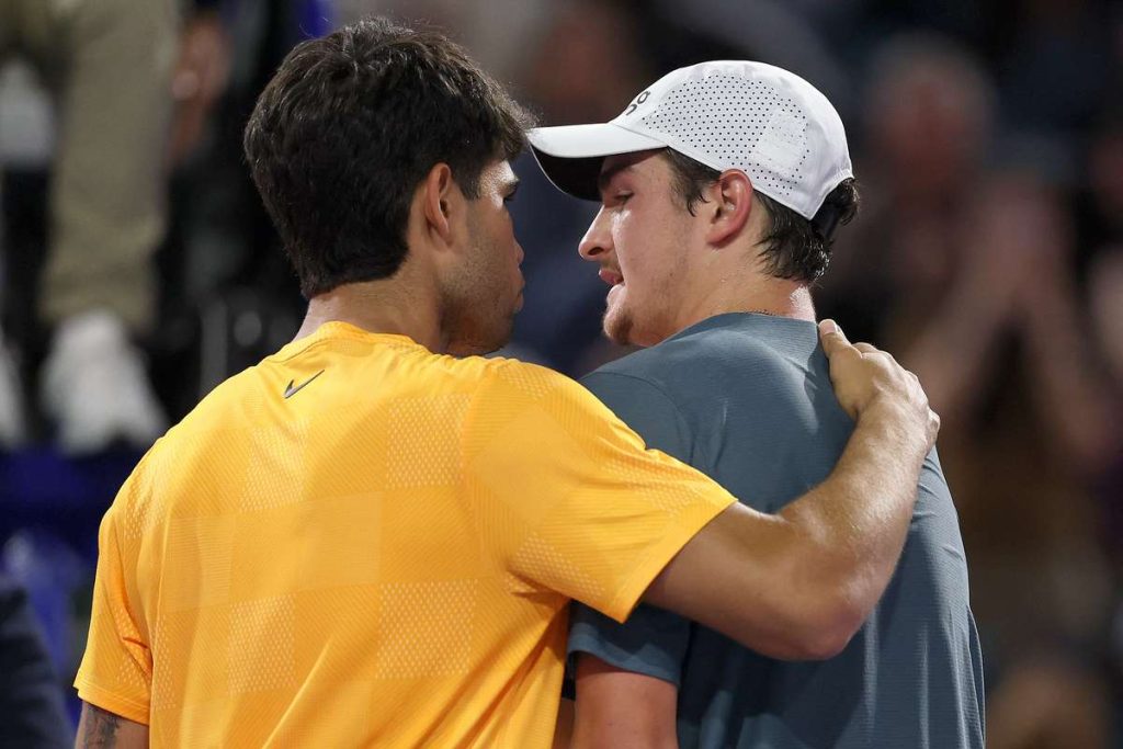 Carlos Alcaraz l a invins pe Joao Fonseca in cel mai anticipat meci al zilei la Miami Open